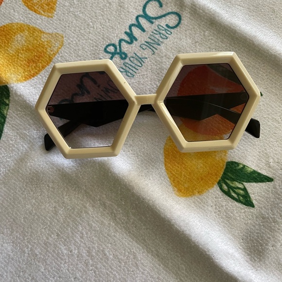 Shades - Picture 2 of 3